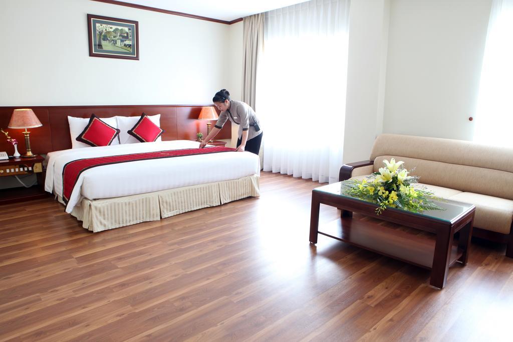 Hotel Sunny 3