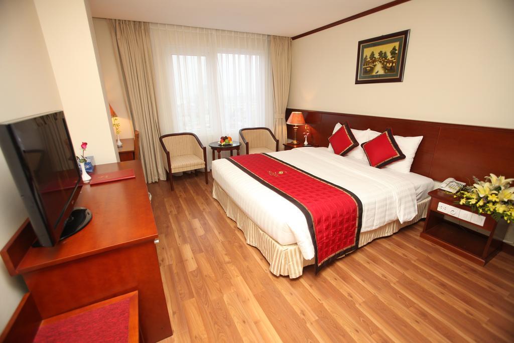 Hotel Sunny 3