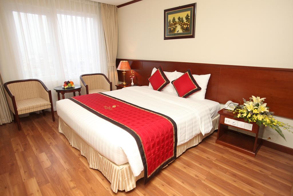 Hotel Sunny 3