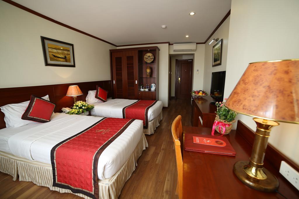 Hotel Sunny 3